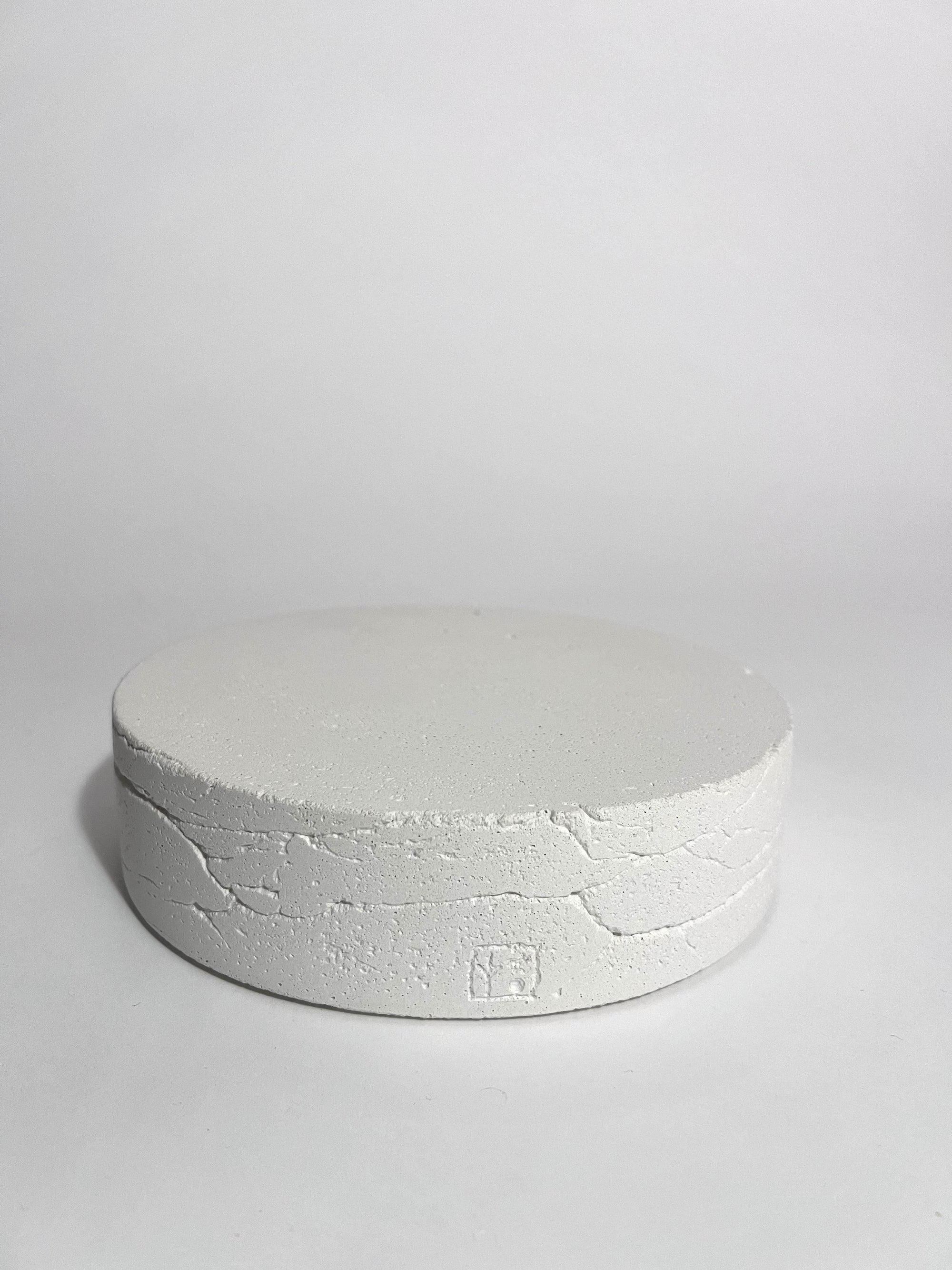 TRAVERTINE STAND