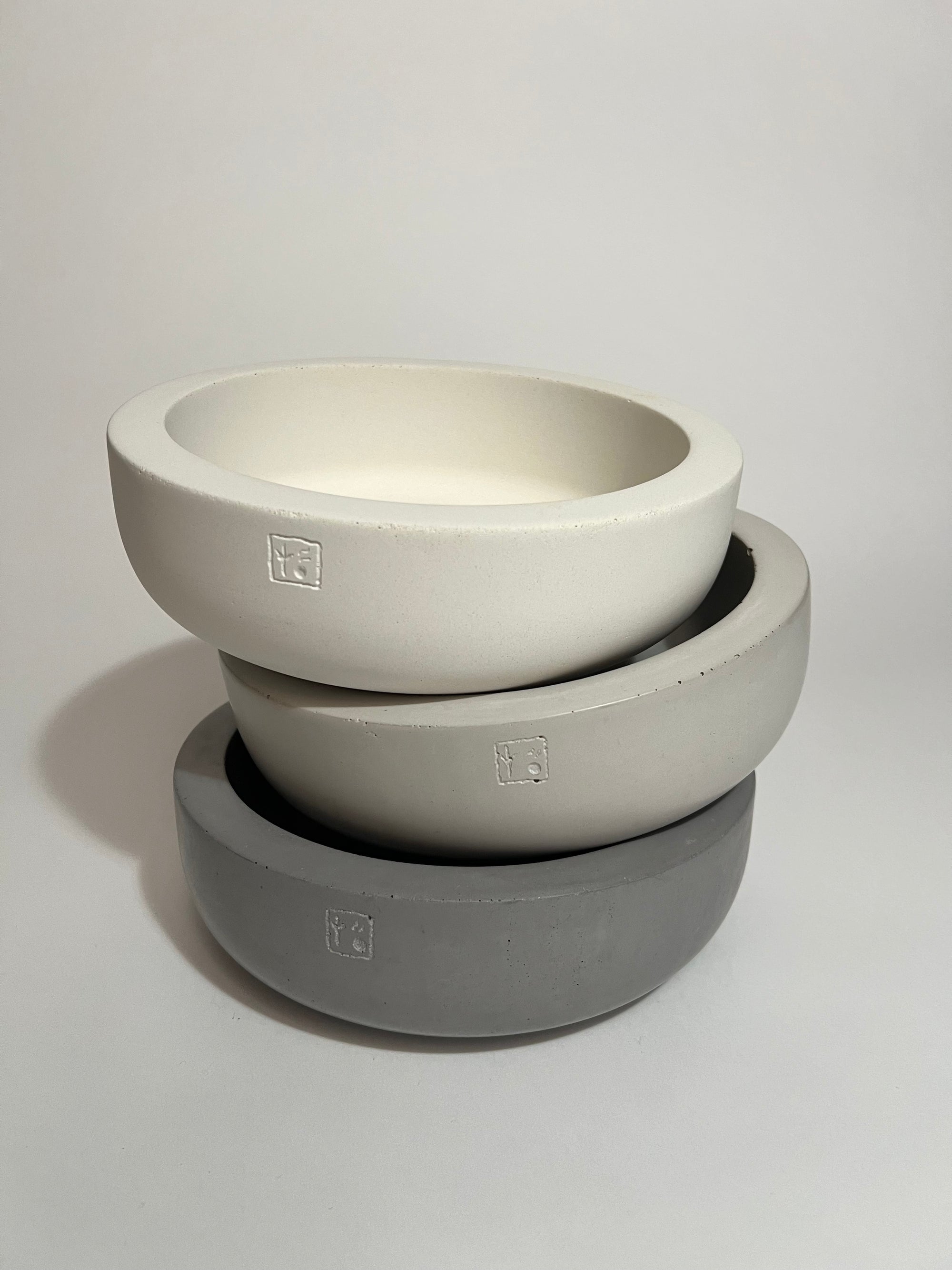 Wide Rim Bowl Smooth frontal 