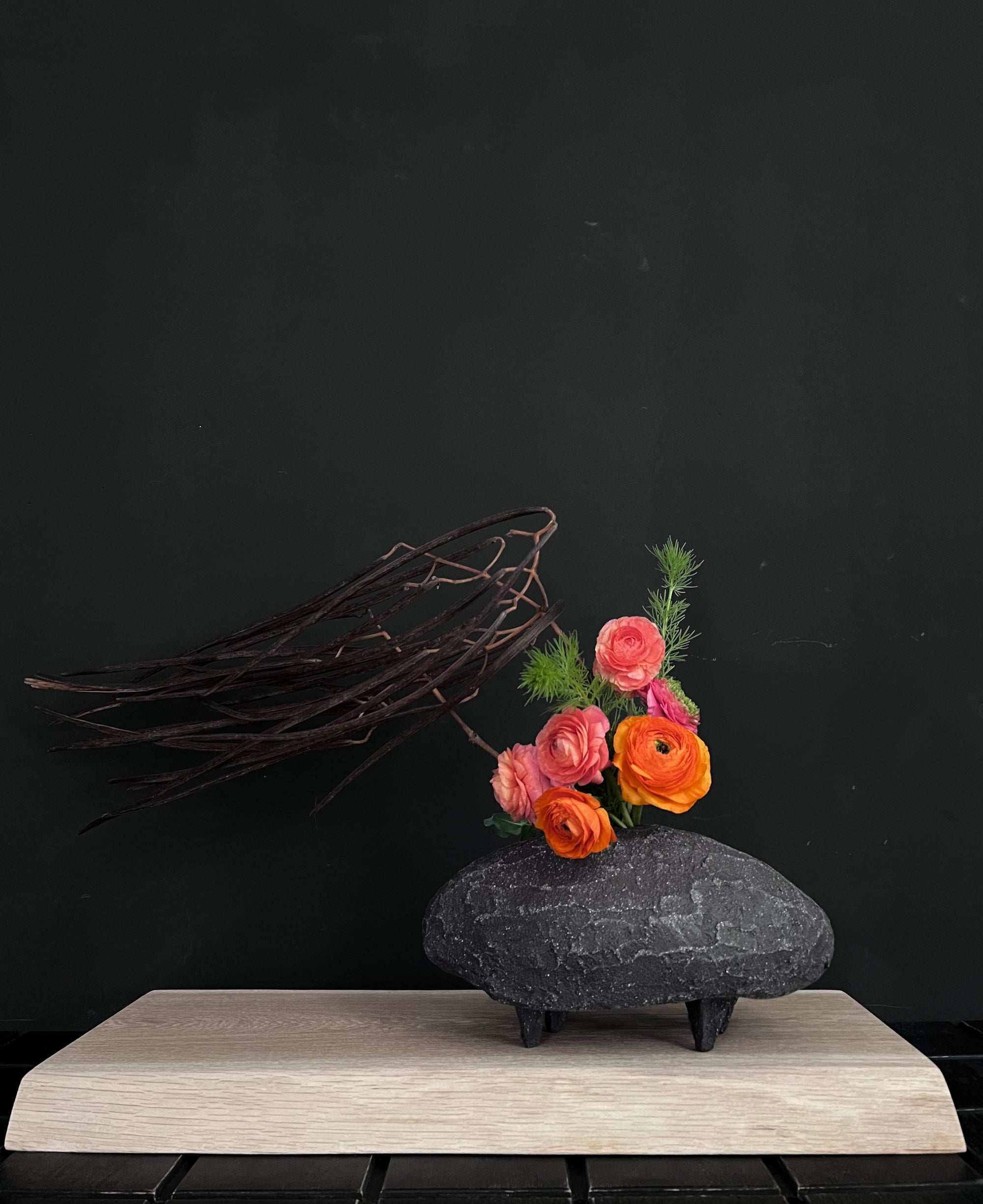 SCULPTURAL IKEBANA VASE