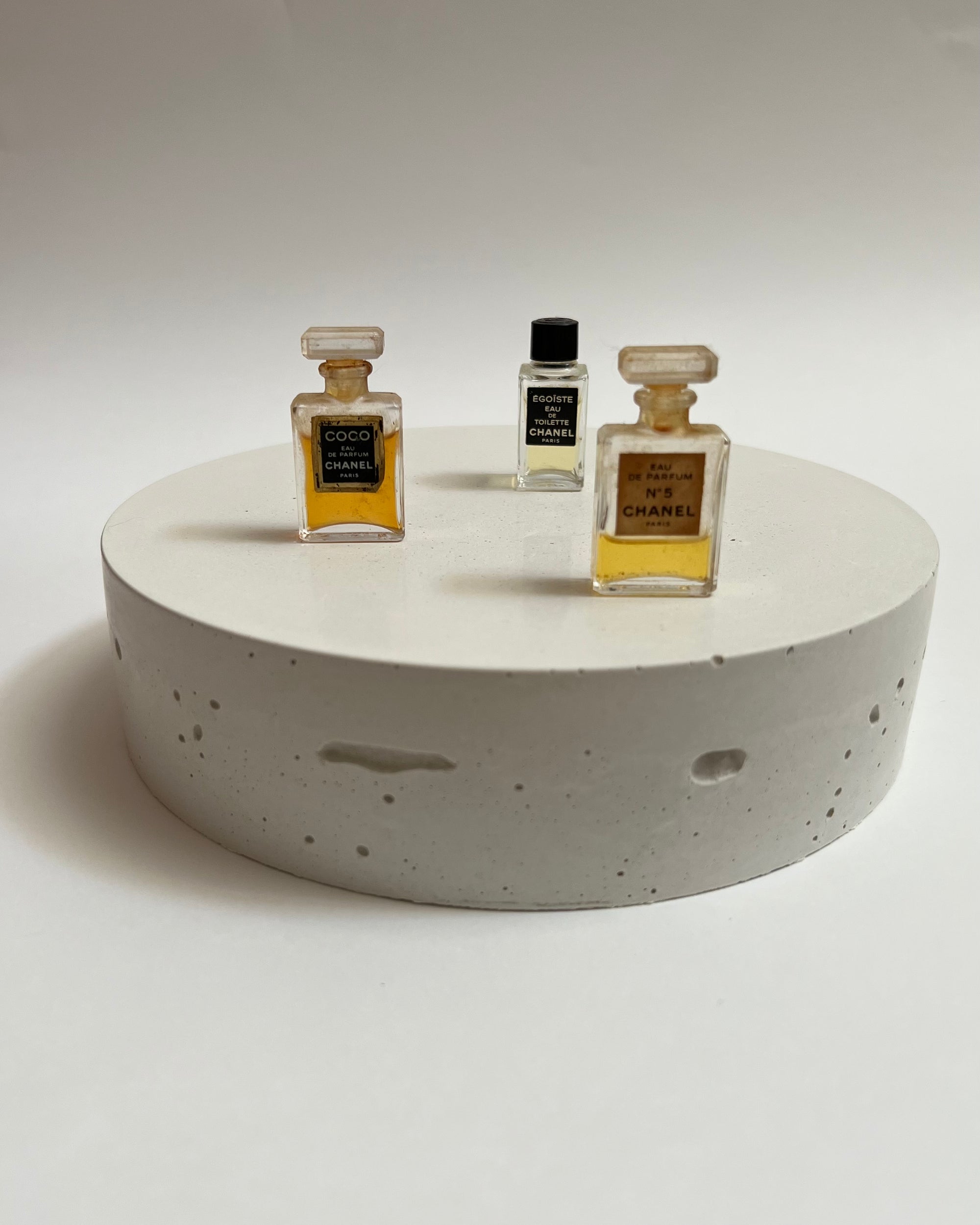 TRAVERTINE STAND