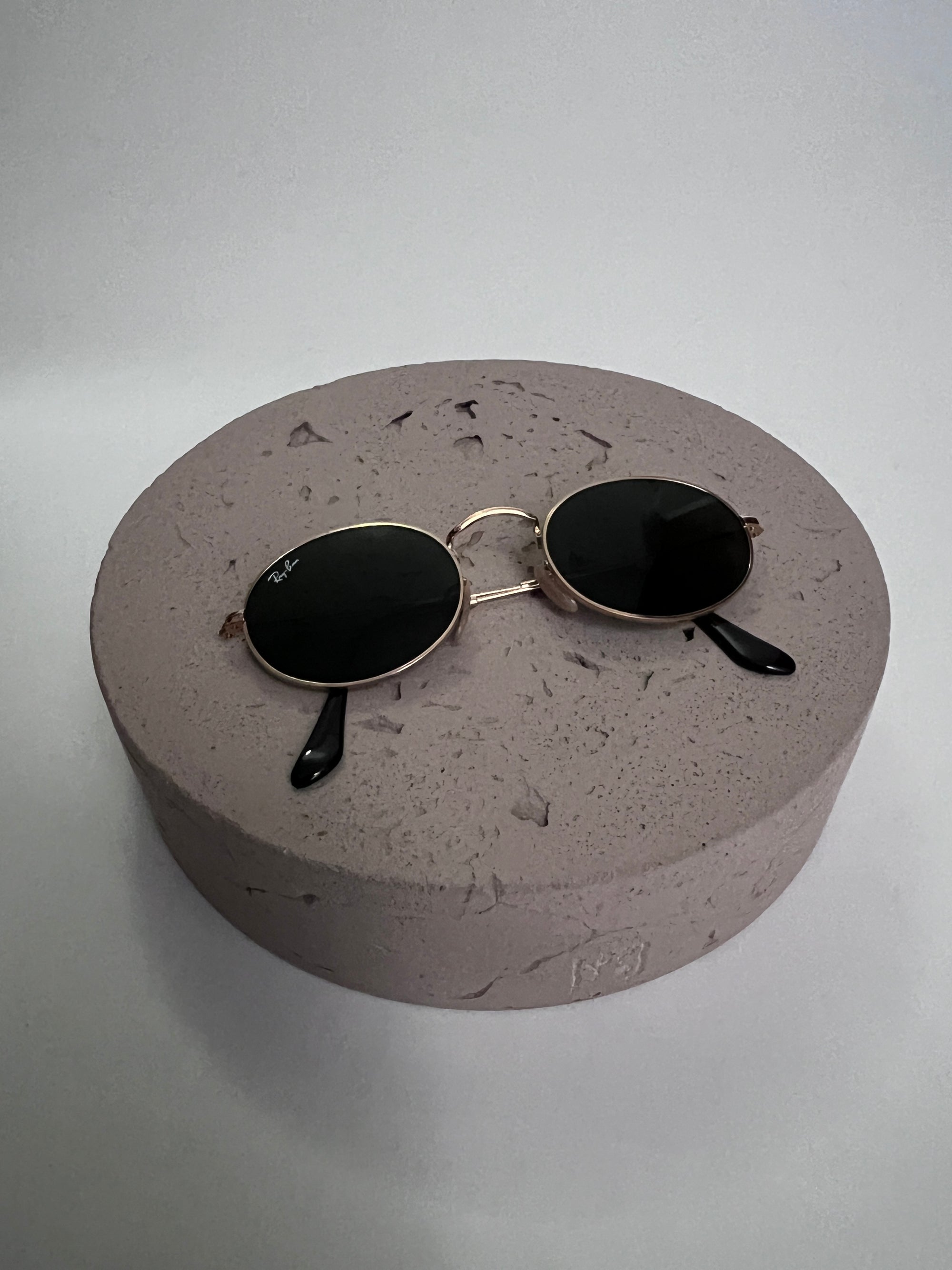 TRAVERTINE STAND
